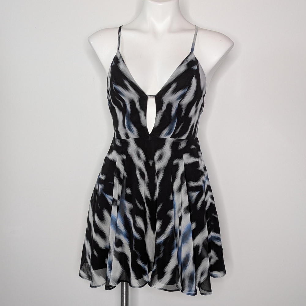 Bebe Black White Blue Chiffon V Neck Strappy Mini Dress 00